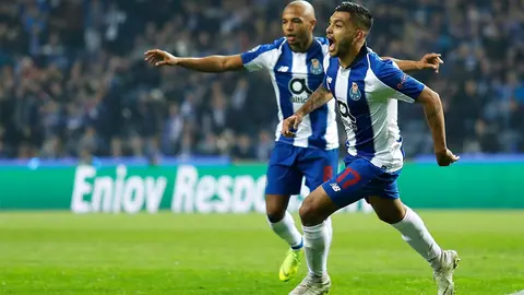 Tecatito Corona renueva con el Porto hasta 2022