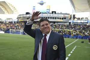 Piojo Herrera vacaciona en Disneyland durante la Fecha FIFA