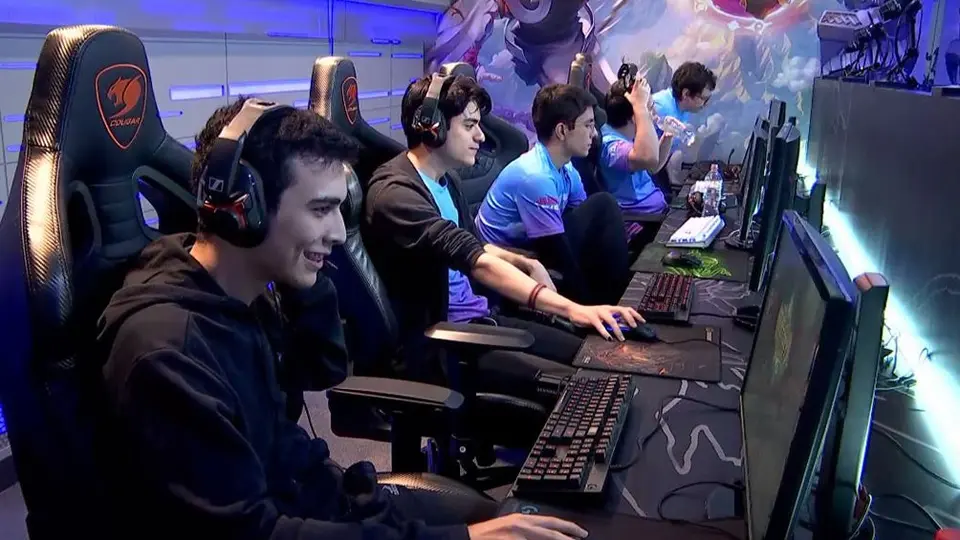 Rainbow7 contiene remontada de XTEN y clasifica a Semis de LLA