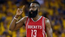 James Harden regaló 10 mil dólares a una familia en Las Bahamas