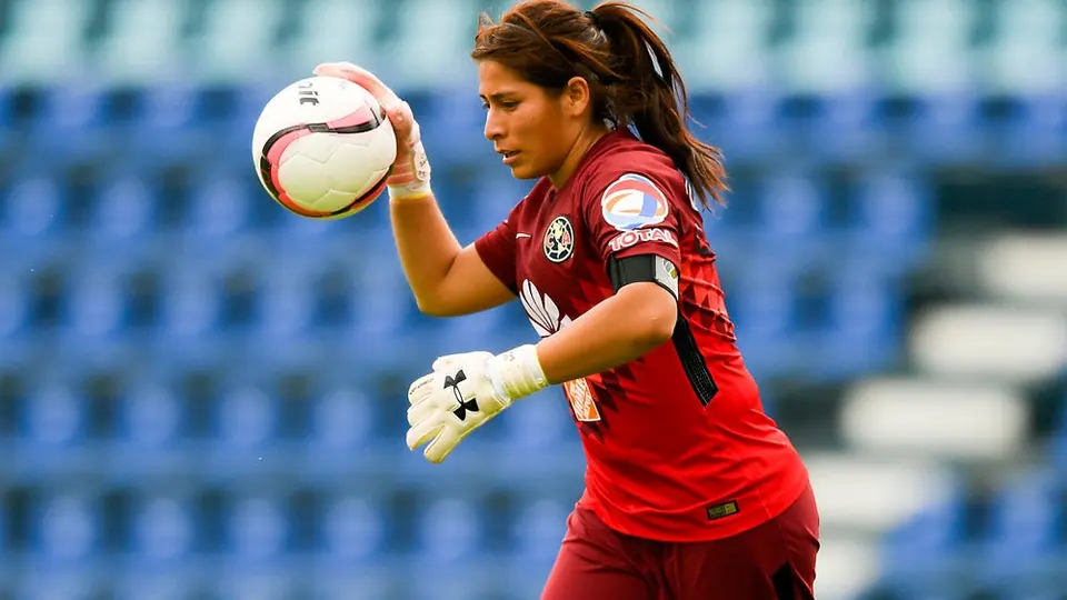 Erick Gutiérrez presentará a Cecilia Santiago como refuerzo del PSV