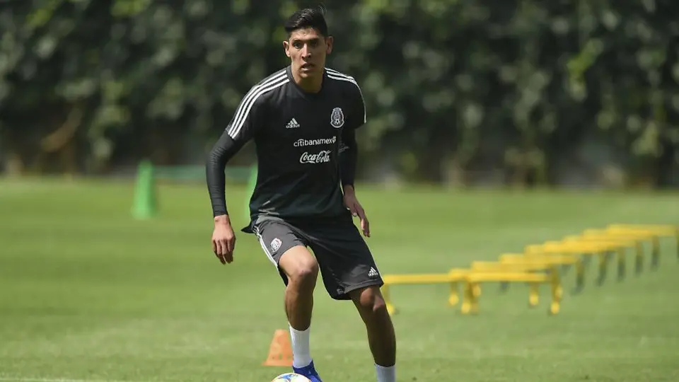 Edson Álvarez regresará a México para tramitar visa de trabajo