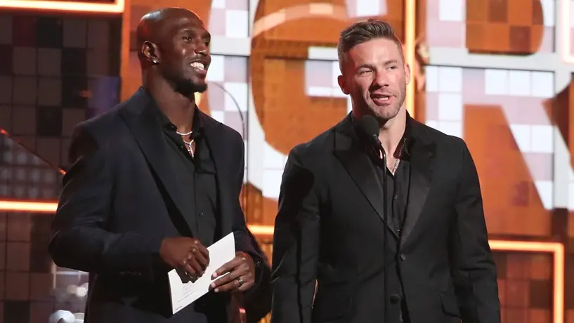Edelman y McCourty sorprenden con aparición en los Grammy 2019
