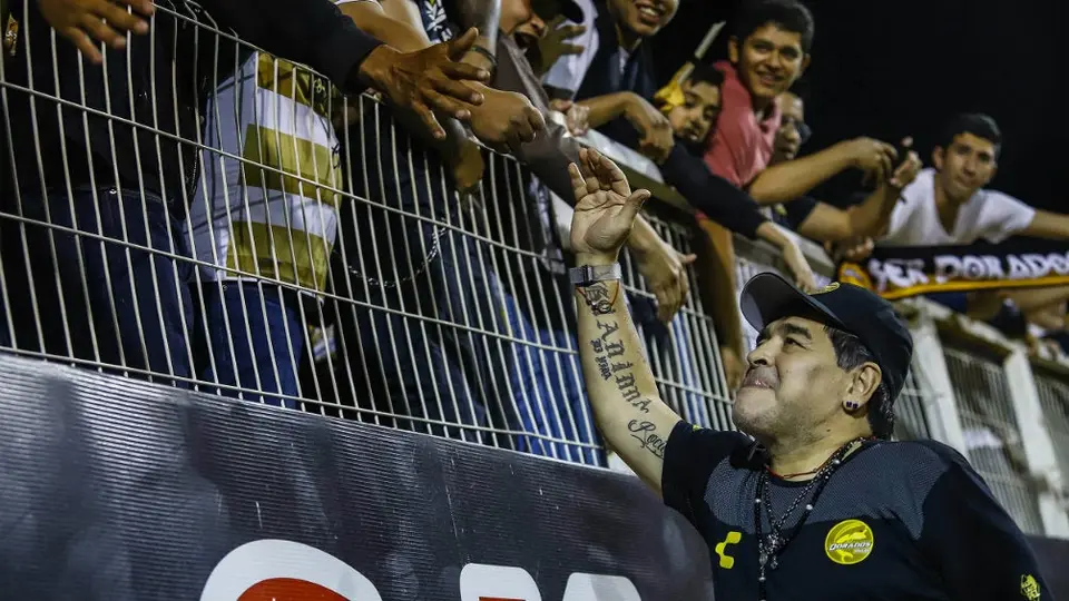 Maradona recuerda su gol contra Italia tras triunfo de Dorados en penaltis