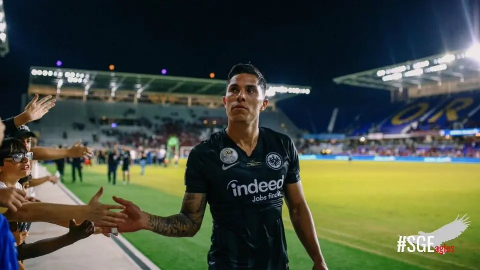 Carlos Salcedo está a una firma de jugar con Tigres
