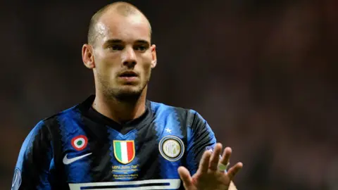 Wesley Sneijder anunció su retiro de las canchas