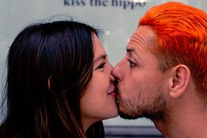 Chicharito presume nacimiento de su hijo