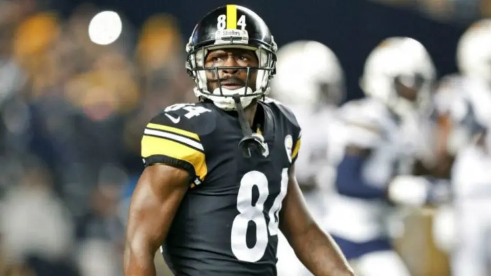 Antonio Brown 'explota' en redes sociales y ataca a JuJu Smith