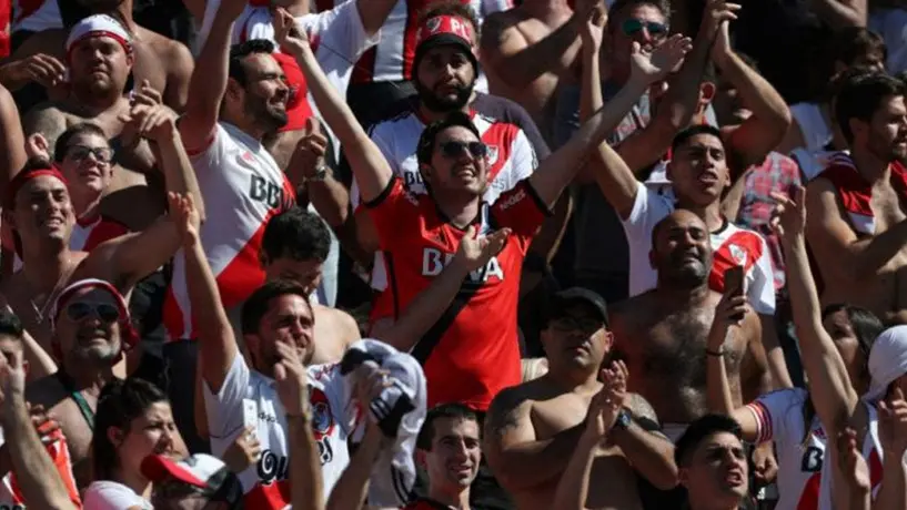 Aficionado de River se tatúa QR que reproduce goles ante Boca