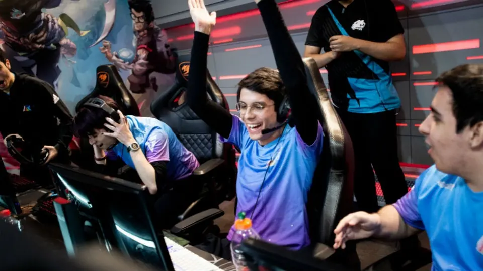 Leza, orgulloso por devolverle la grandeza a Rainbow7