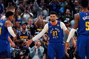 Nuggets vapulea a Spurs y está a un juego de avanzar