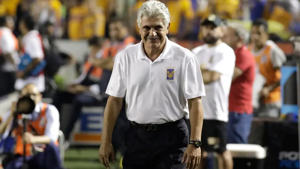 Tuca Ferretti, a convertirse en el más ganador del Campeón de Campeones