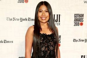 Yalitza Aparicio y elenco de Roma se encuentran con el Príncipe William