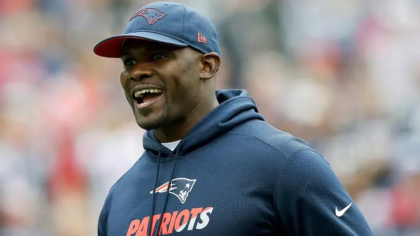 Excoach de linebackers de Patriots, nuevo entrenador de Miami