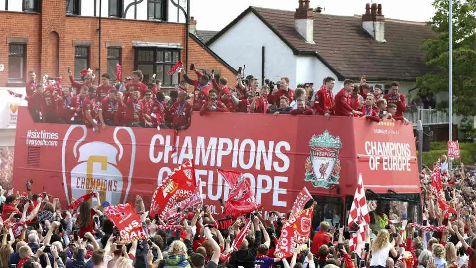 Liverpool celebra título de Champions League con magno desfile
