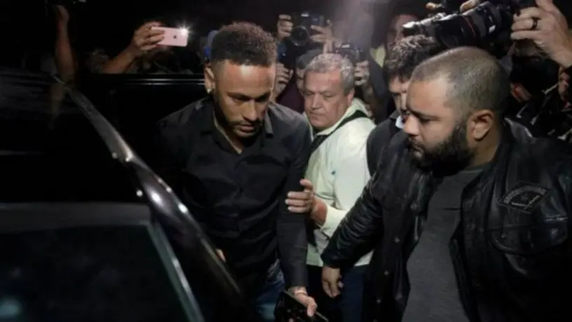 Modelo acusó a Neymar de publicar sus fotos íntimas para vengarse y humillarla