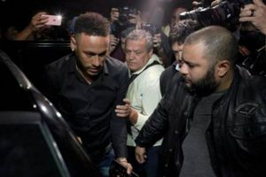 Modelo acusó a Neymar de publicar sus fotos íntimas para vengarse y humillarla