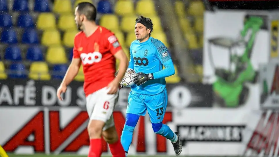 Guillermo Ochoa, nominado a portero del año en Bélgica