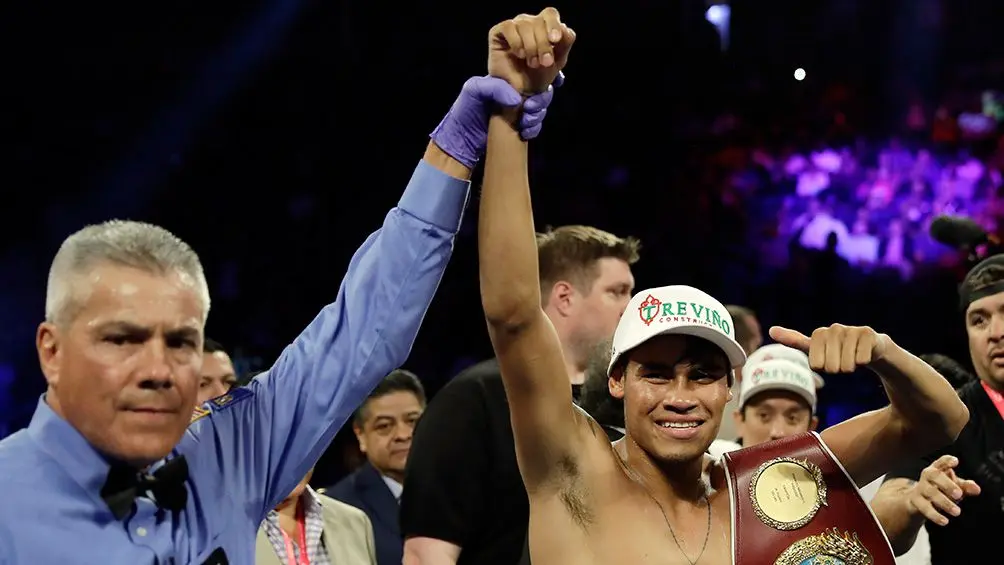 Emanuel Navarrete tras la victoria contra Juan Miguel Elorde | AP