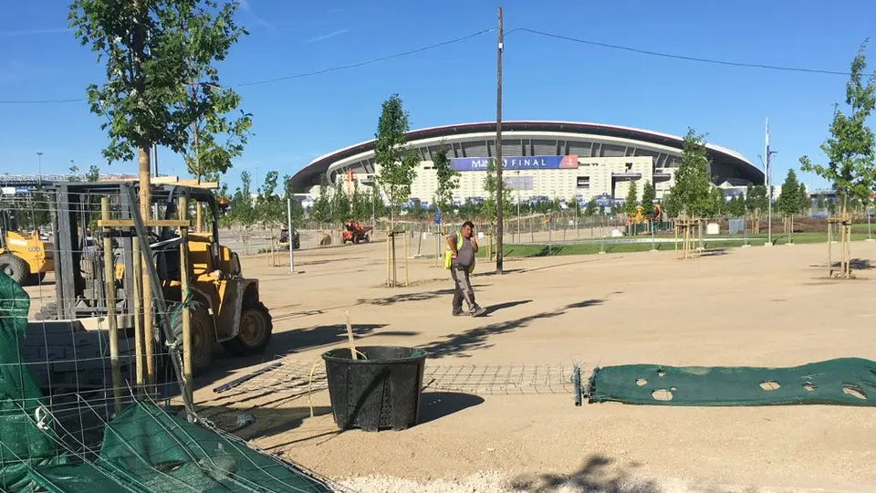 Inmediaciones del Wanda Metropolitano, en obras previo a Final de Champions