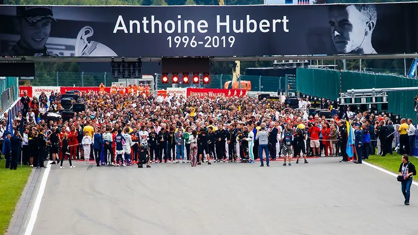 F1 realizó homenaje en memoria del piloto Anthoine Hubert