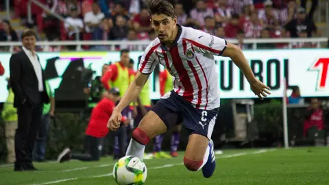 Chivas hace válida la opción de compra de Van Rankin