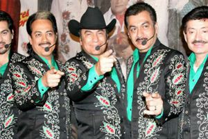 Trofeo de Liga MX termina en el vestidor de Tigres del Norte