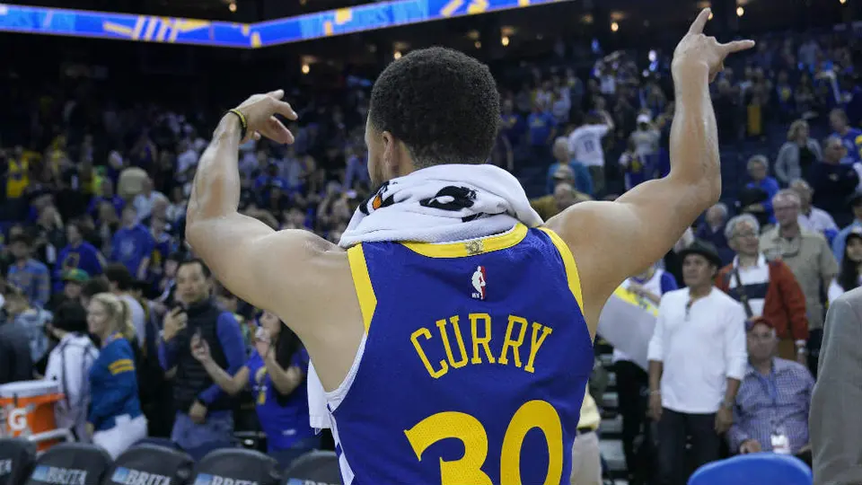 Warriors 'aplasta' a Hornets y asegura cetro divisional en la NBA