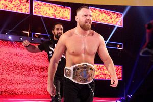 Dean Ambrose retiene título Intercontinental en lucha contra Seth Rollins