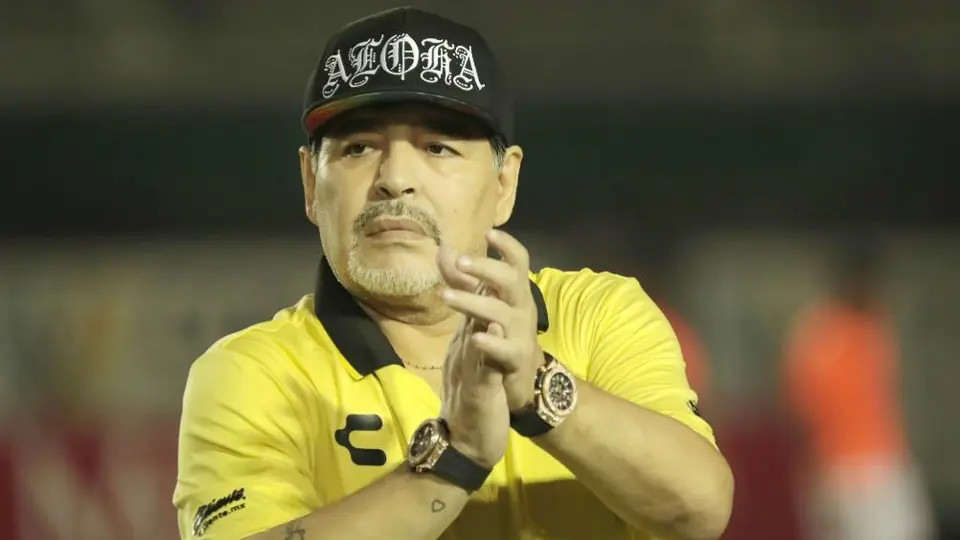 Maradona agradece a aficionados por mensajes de aliento