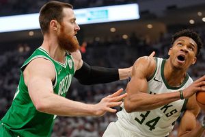 Bucks se desquita de los Celtics en casa e iguala la serie