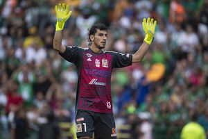 Nahuel Guzmán realizó partido a beneficio en Argentina 