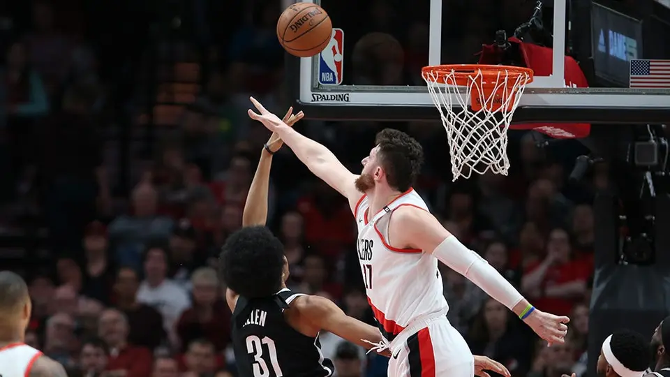Jugador de Blazers sufre terrible lesión durante partido 