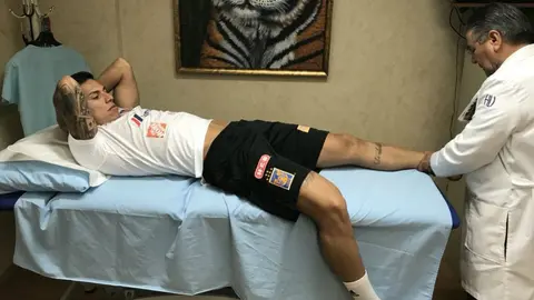 Carlos Salcedo presenta pruebas médicas con Tigres