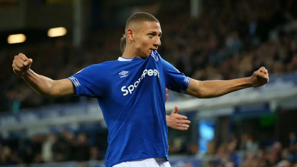 Richarlison celebra tras anotar un gol con el Everton | TWITTER @RICHARLISON97