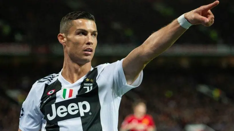 Youtubers retaron a la gente a saltar tan alto como CR7 a cambio de dinero