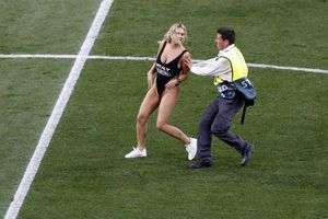 Invasora de cancha se declara ganadora de la Final de la Champions