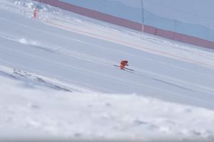 Esquiador sufre aparatosa caída a más de 170 km/h