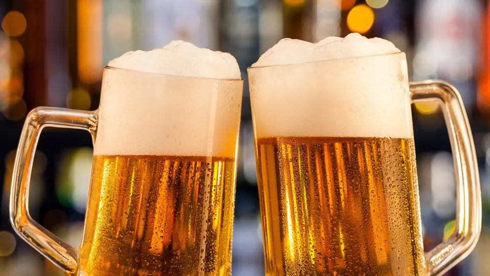 Morena propone que cerveza en CDMX se venda al tiempo 