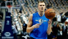 Jugador de Mavericks tiene riña con fans y termina lleno de sangre