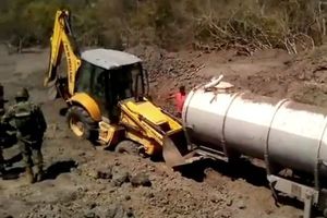 Semar asegura tanques cisterna enterrados con huachicol en Veracruz