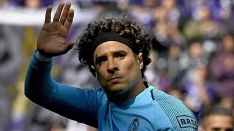 DT del Standard revela que el club ofreció a Ochoa un contrato a largo plazo
