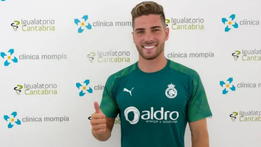 Luca Zidane posa con la indumentaria de Real Racing Club | TWITTER @REALRACINGCLUB