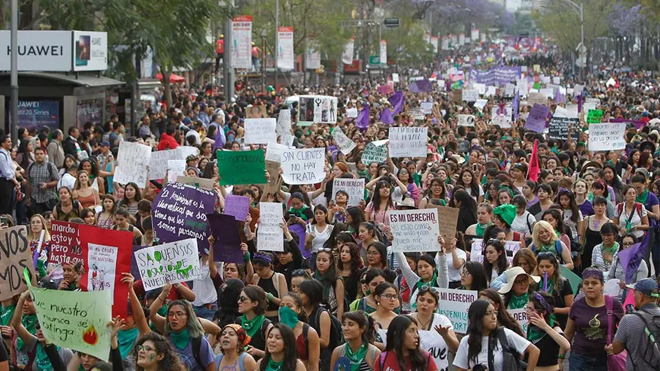 Marcha por el Día de la Mujer tiene más de 8 mil asistentes en CDMX