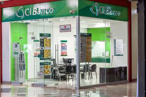 Denuncian en redes que empleado de Rangel de Alba es un relajo