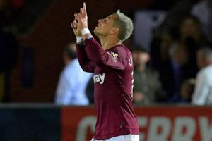 Chicharito presumió nuevo 'look' a la moda en triunfo del West Ham