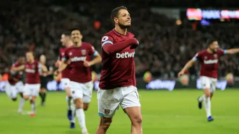 DT de Valencia descarta fichaje de Chicharito Hernández