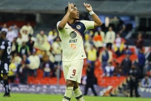 Roger Martínez presume nacimiento de su hijo