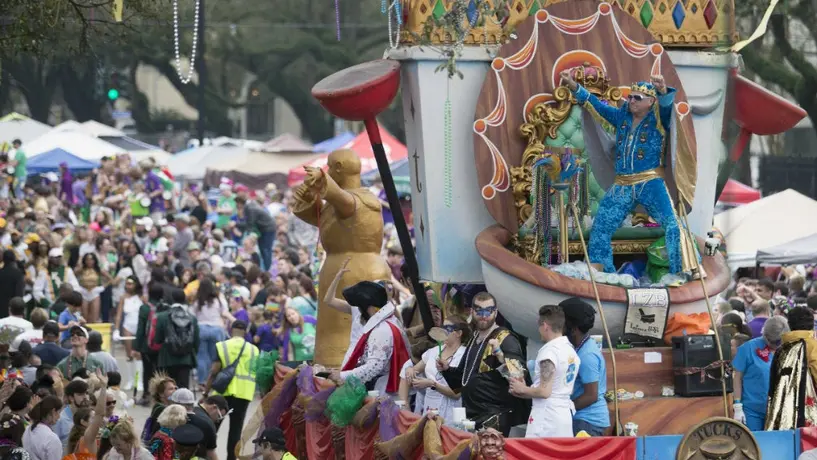Fans de Saints se burlan de referees en carnaval de Nueva Orleans