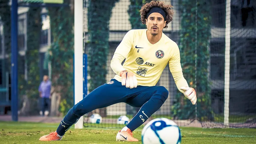 Guillermo Ochoa, durante entrenamiento del América | FACEBOOK Club América